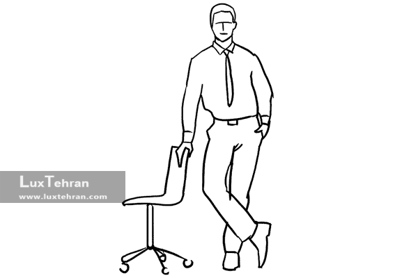 استفاده از صندلی به عنوان تکیه گاه ژست مردانه برای محل کار 
