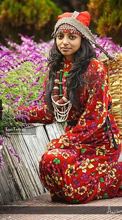  لباس محلی دختر جوان در لباس سنتی دارجلینگ هند