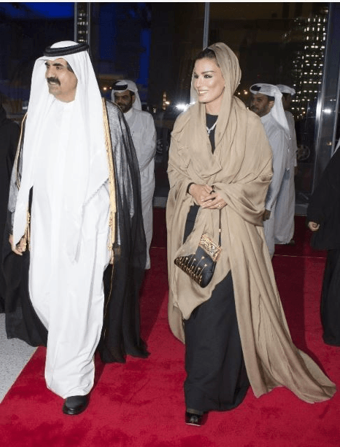 لباس پوشیده شیخه موزه همسر امیر قطر 