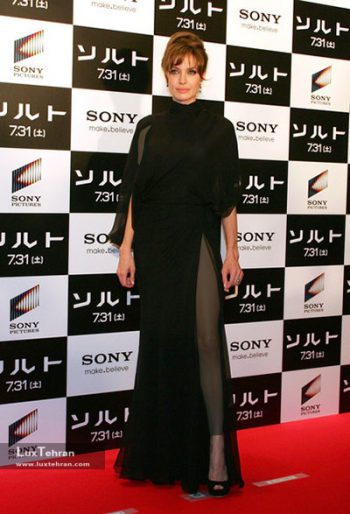 ( مدل لباس آنجلینا جولی از برند ورساچه در سال 2010 ) عکس های آنجلینا جولی Angelina Jolie