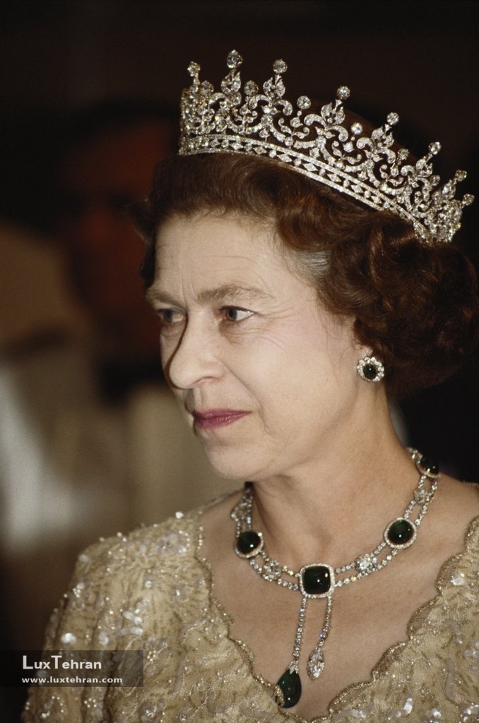 تصاویری از گردنبند های خیره کننده و گرانقیمت الیزابت ملکه انگلستان 