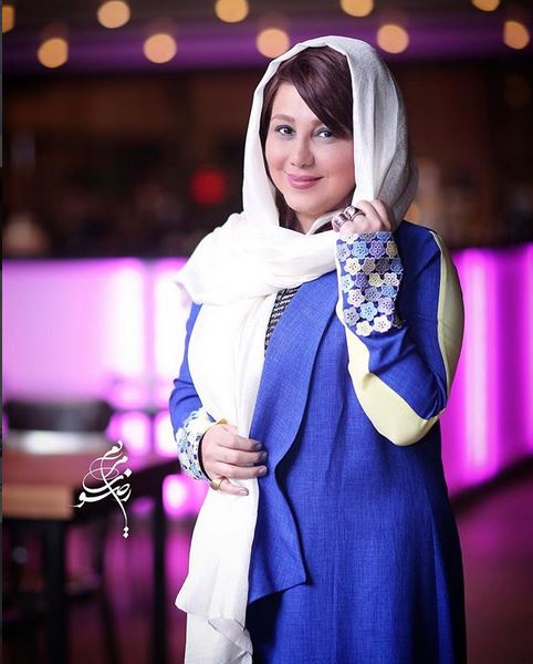 مدل مانتو بازیگران زن ایرانی به رنگ آبی و شال روشن 