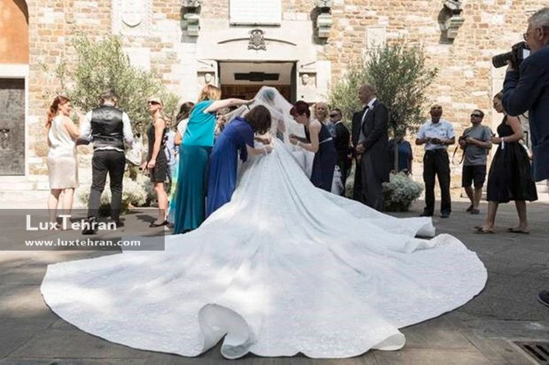 لباس عروس سواروسکی 46 کیلوگرمی برای وارث سنگ های کریستالی سواروسکی ! / سواروسکی