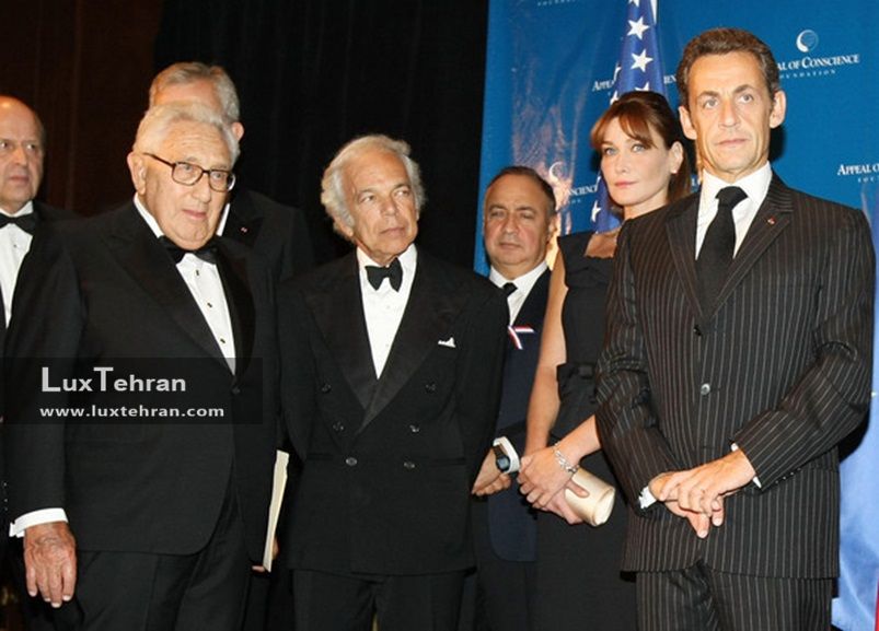 تصویر نیکولا سارکوزی رییس جمهور وقت فرانسه در کنار همسرش (کارلا برونی) و رالف لورن