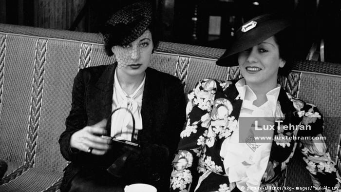  کلاه های بلند زنانه شانل مانکن های پاریسی را در سال ۱۹۳۵ میلادی 