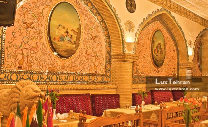 رستوران عالی قاپو در ابتدای خیابان گاندی