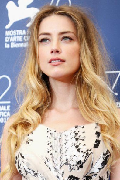 امبر هرد آرایش ساده در مراسم اکران فیلم دختر دانمارکی