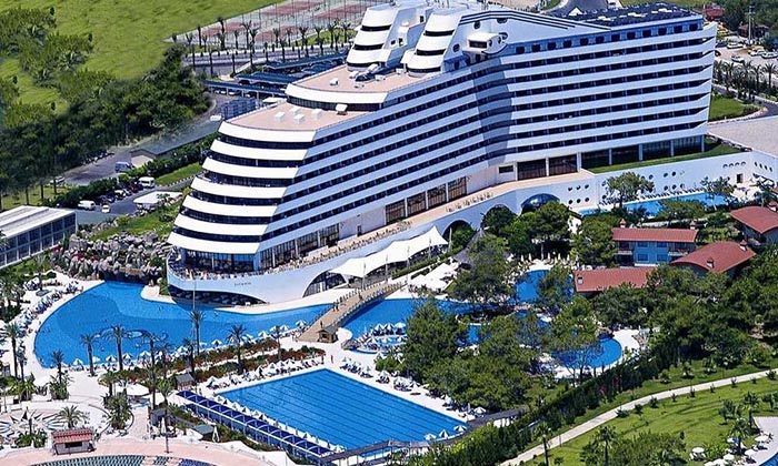 تصویری هوایی از امکانات هتل مجلل تایتانیک آنتالیا