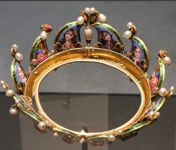 جواهرات و اکسسوری های زنان عصر قجر در موزه لوور