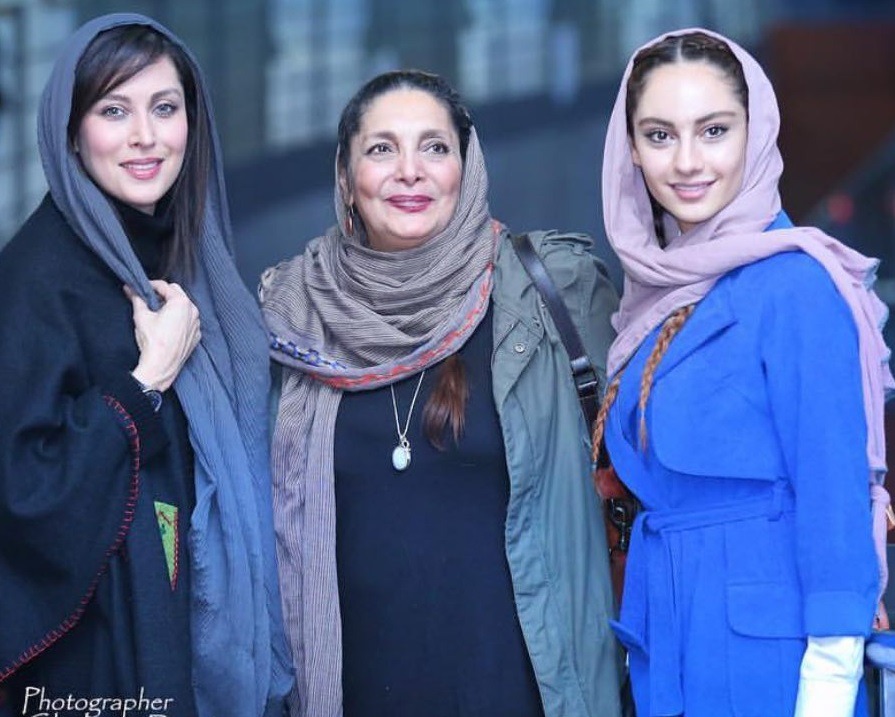 ترلان پروانه در کنار دو تن از بزرگان سینمای ایران