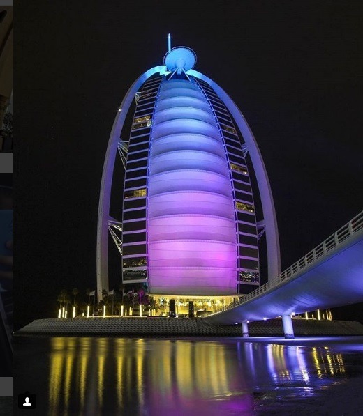نور پردازی های شبانه برج العرب از جاذبه های گردشگری دوبی