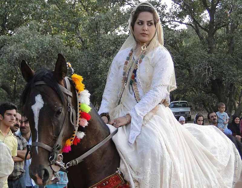 لباس ویژه عروس در استان کهکیلویه و بویر احمد