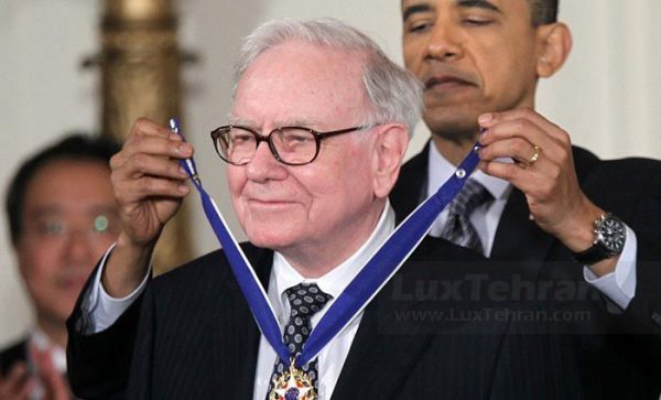تیپ وارن بافت در زمان دریافت مدال آزادی آمریکا در سال ۲۰۱۰