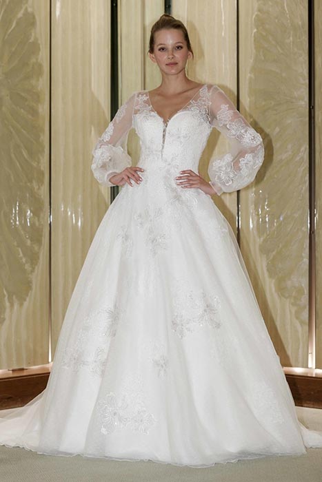 (تصویری از لباس عروس بلند پرنسسی از برند RANDY FENOLI)