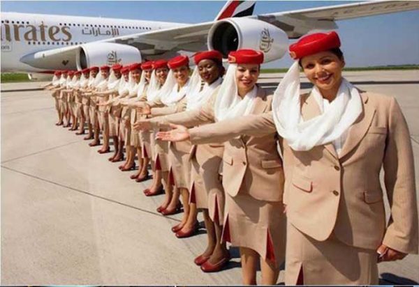 لباس مهمانداران خانم شرکت هواپیمایی امارات