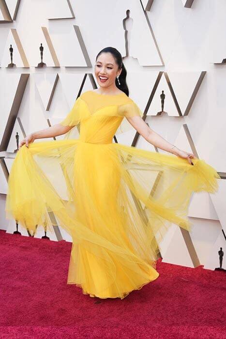 لباس زرد رنگ تور دار از برند VERSACE که CONSTANCE WU به نمایش گذاشت