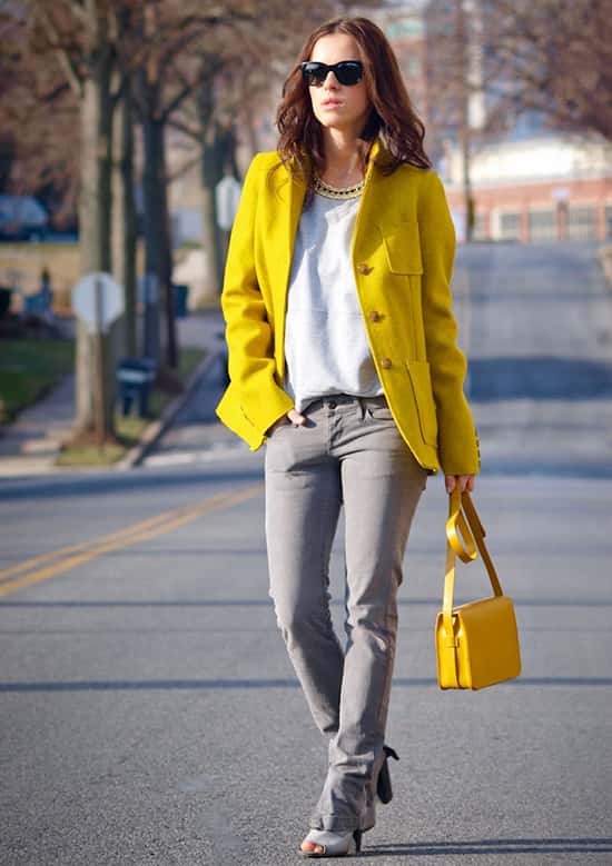 کیف و کفش زرد و توسی | بلیزر زرد با شلوار پارچه ای یا جینی خاکستری